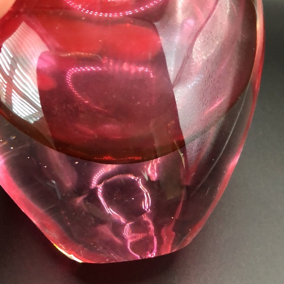 Heart hand blown paper weight - Picture 6 of 8